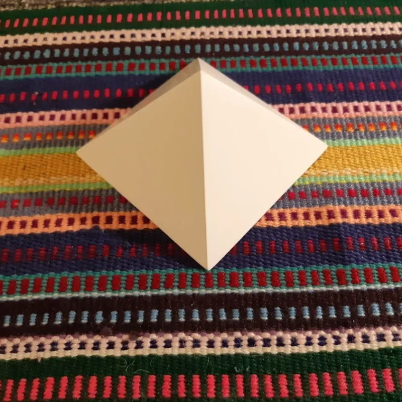 Drevená pyramídka - biela