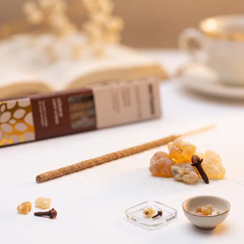 Nirvana Premium: Prírodné rituálne vonné tyčinky – Kadidlo a Klinčeky (5 ks)