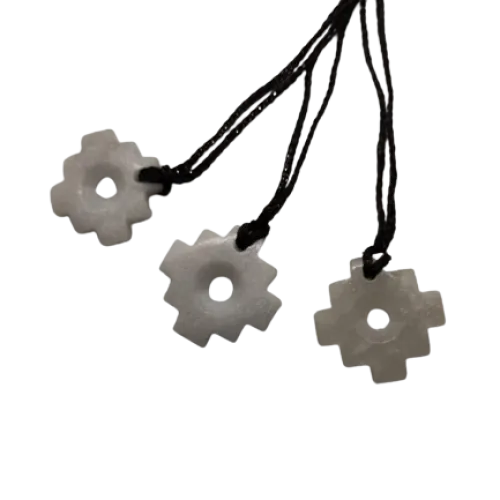 Andský kríž so šnúrkou - biely alabaster